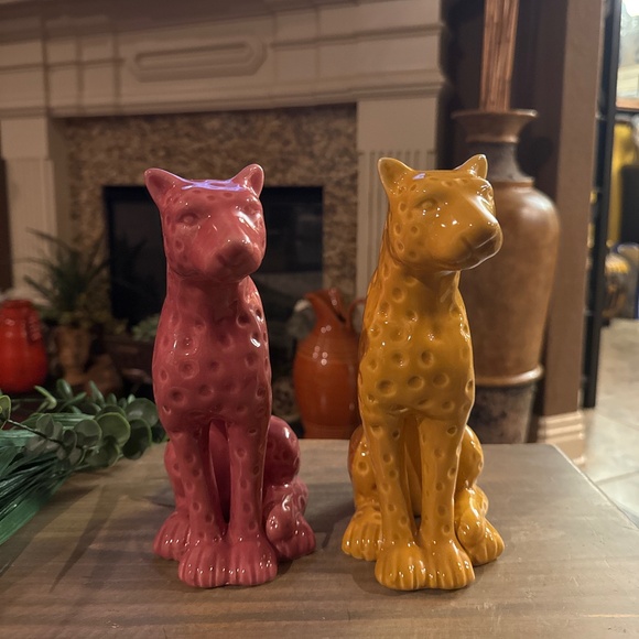 Yellow and Pink 10 Inch Ceramic Leopard Figurines. - Picture 4 of 8
